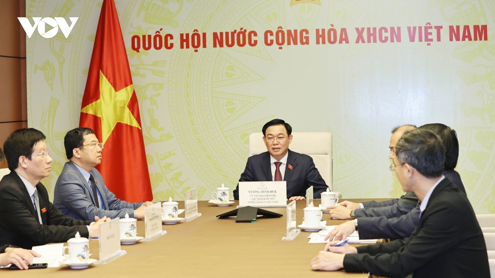 Top Vietnamese and Lao legislators hold phone talks